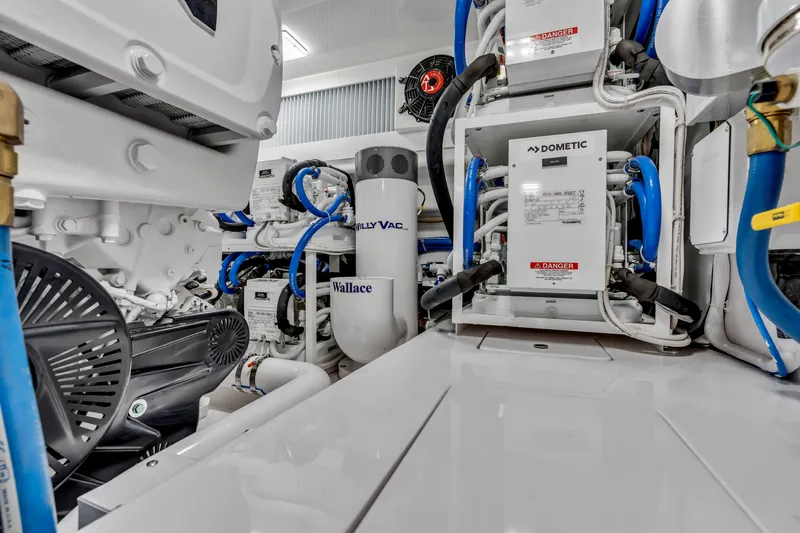 Champ Yacht Photos Pics 