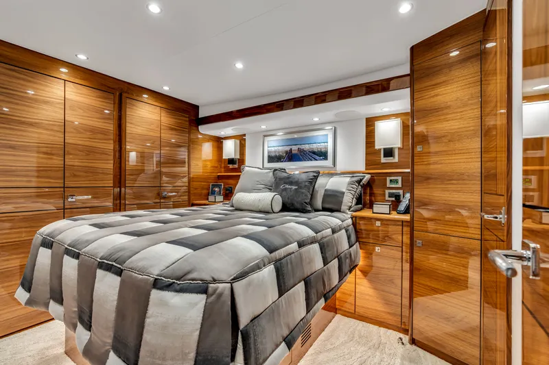 Champ Yacht Photos Pics 