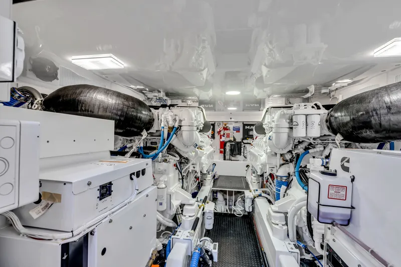 Champ Yacht Photos Pics 