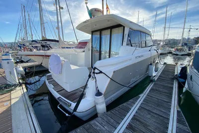 2017 Jeanneau NC 9