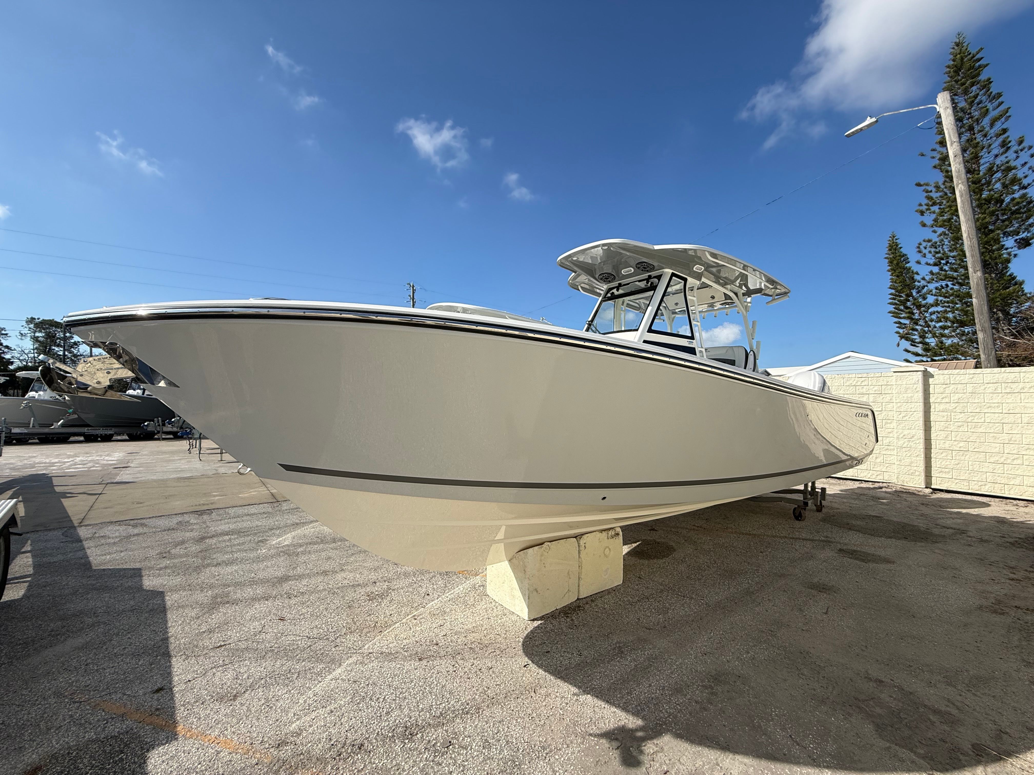 Cobia 305 Center Console