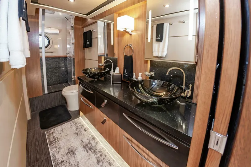 Andiamo Yacht Photos Pics 