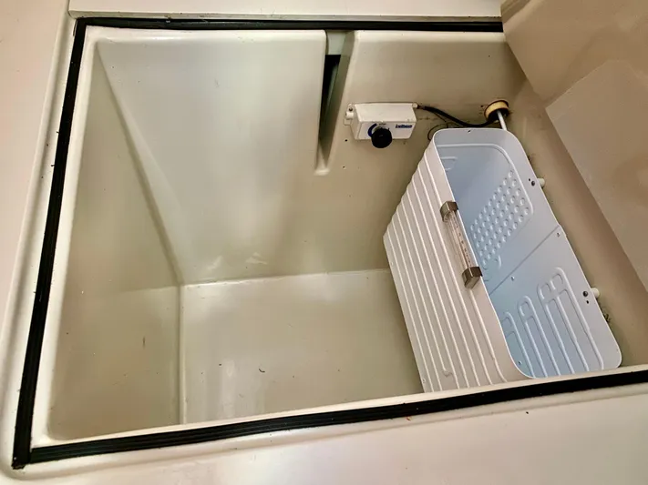 Naked Lobster Yacht Photos Pics 