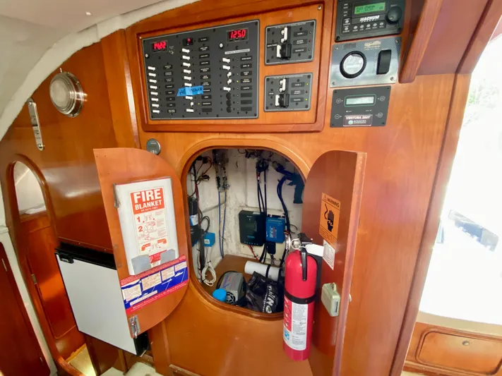 Naked Lobster Yacht Photos Pics 