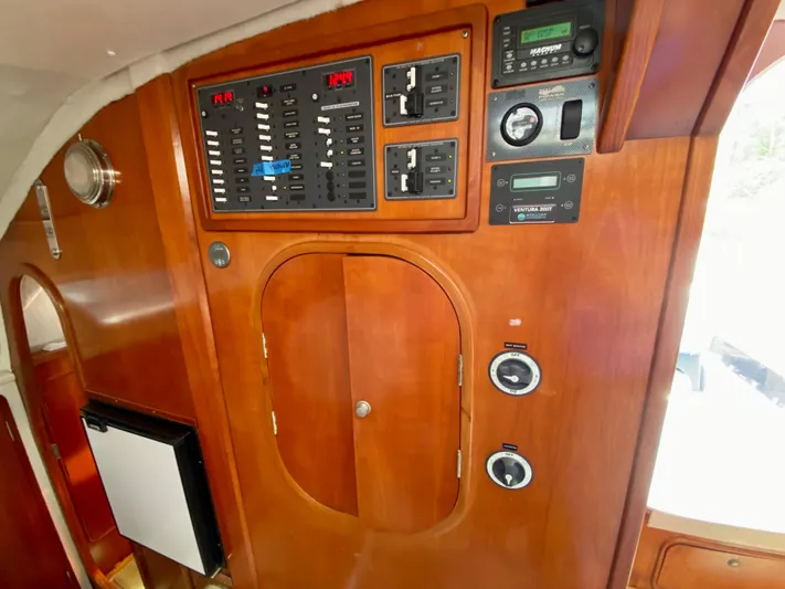 Naked Lobster Yacht Photos Pics 