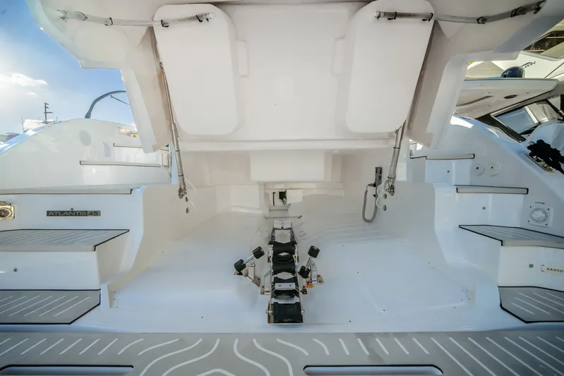 Azimut Atlantis 45 Yacht Photos Pics 