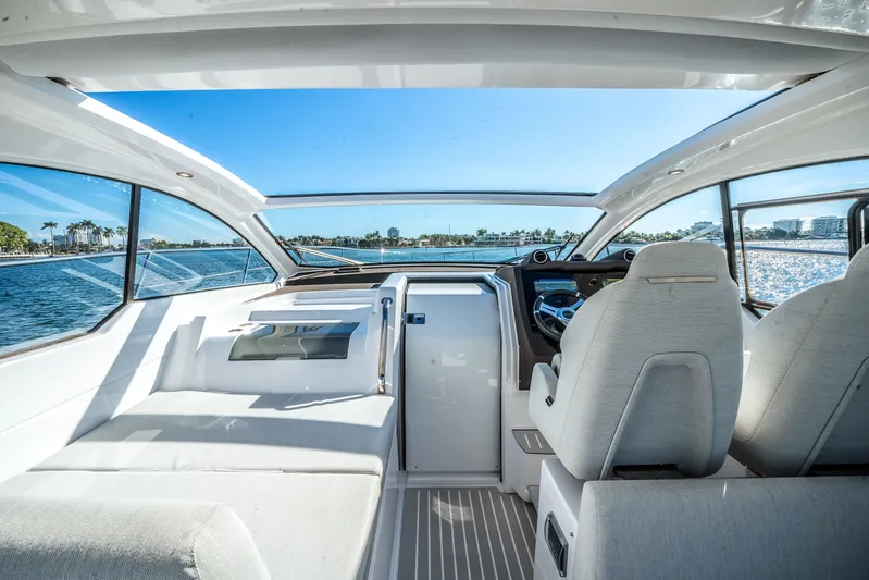 Azimut Atlantis 45 Yacht Photos Pics 