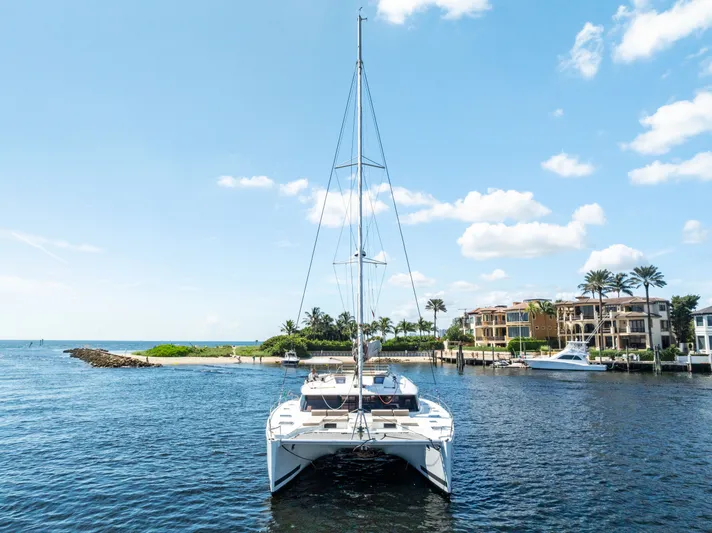 Sundance Yacht Photos Pics 