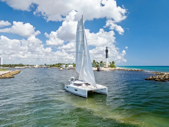 Sundance Yacht Photos Pics 