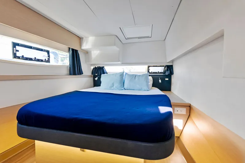 Sundance Yacht Photos Pics 