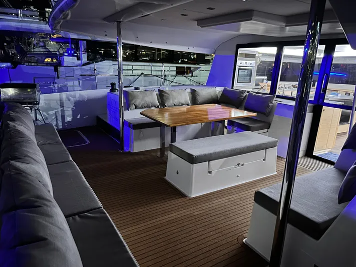 Sundance Yacht Photos Pics 