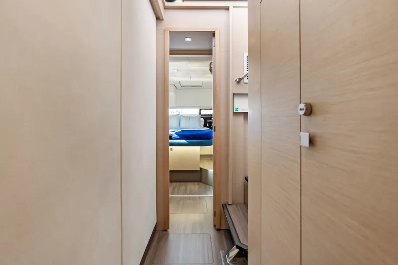 Sundance Yacht Photos Pics 