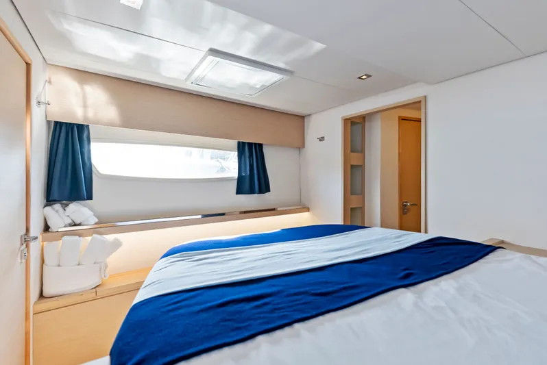 Sundance Yacht Photos Pics 