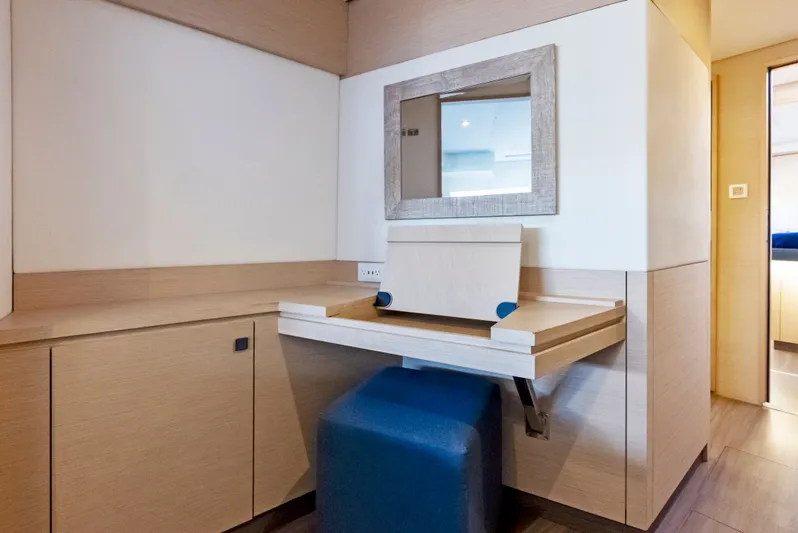 Sundance Yacht Photos Pics 