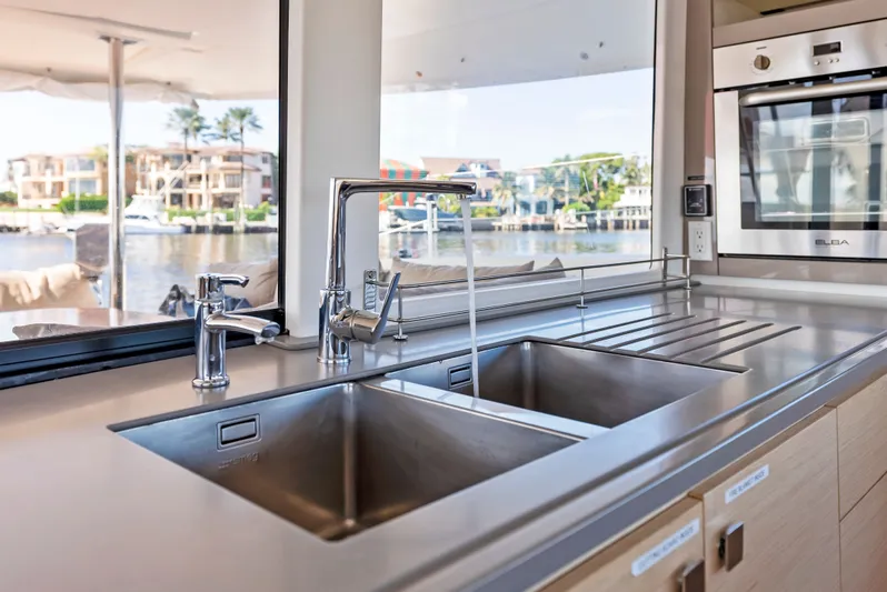 Sundance Yacht Photos Pics 