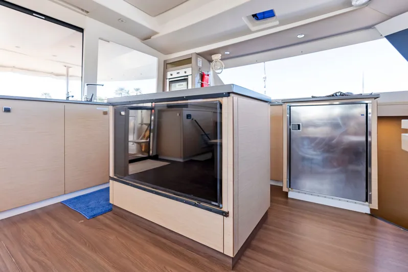 Sundance Yacht Photos Pics 