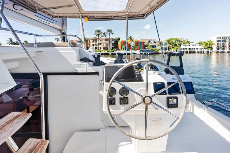 Sundance Yacht Photos Pics 