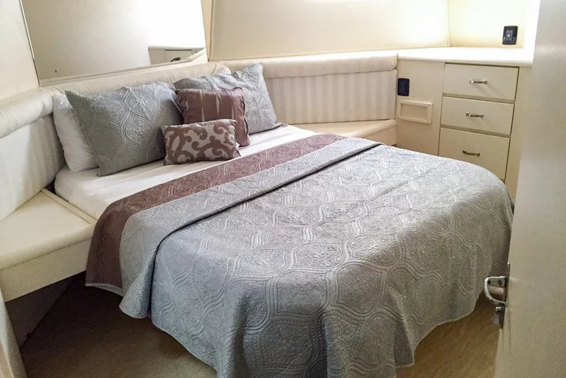 Sunset Grille Yacht Photos Pics Luxurious bedroom interior of 1990 Hatteras 62 Cockpit Motor Yacht with elegant bedding.