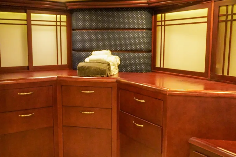 Sunset Grille Yacht Photos Pics Luxurious wooden cabinetry in 1990 Hatteras 62 Cockpit Motor Yacht interior.