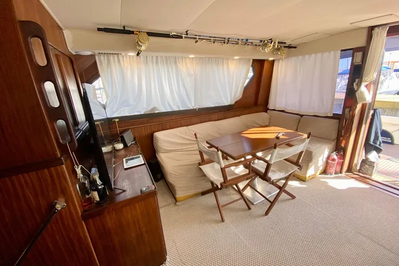  Yacht Photos Pics Interior of 1990 Hatteras 41 Convertible yacht with cozy seating and dining area.