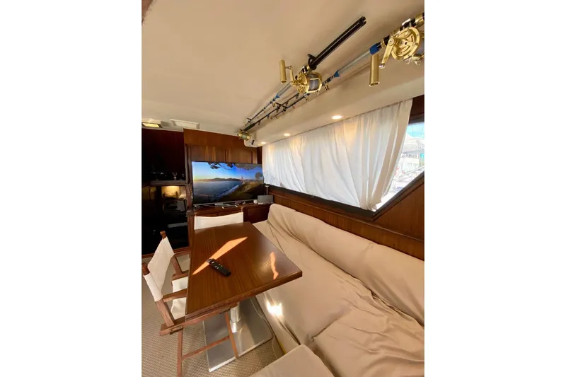  Yacht Photos Pics Interior of 1990 Hatteras 41 Convertible yacht with cozy seating and fishing rods.