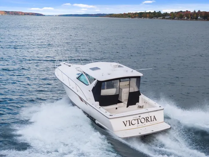  Yacht Photos Pics 2004 Tiara Yachts 3800 Open cruising on a scenic lake.