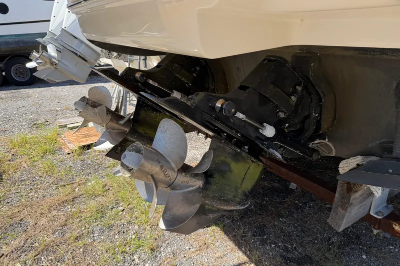  Yacht Photos Pics 2017 Sea Ray Sundancer 310 boat propellers and stern drive on dry land.