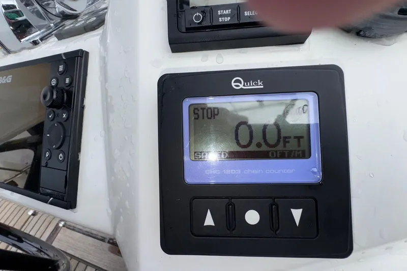 Bluebird Yacht Photos Pics Beneteau Oceanis 40.1 2022 chain counter display showing 0.0 feet.