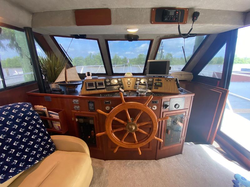 1990 Harbor Master Coastal Pilot House Motoryacht