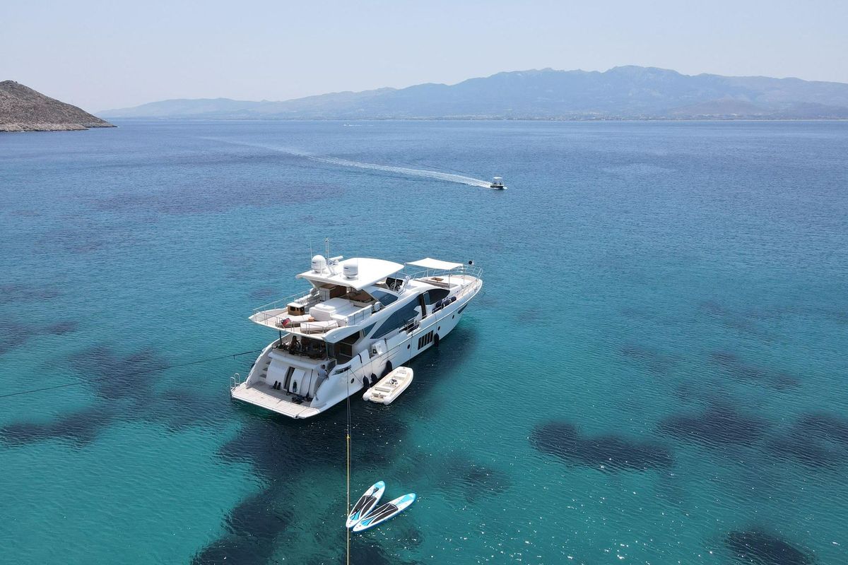2015 Azimut 82 