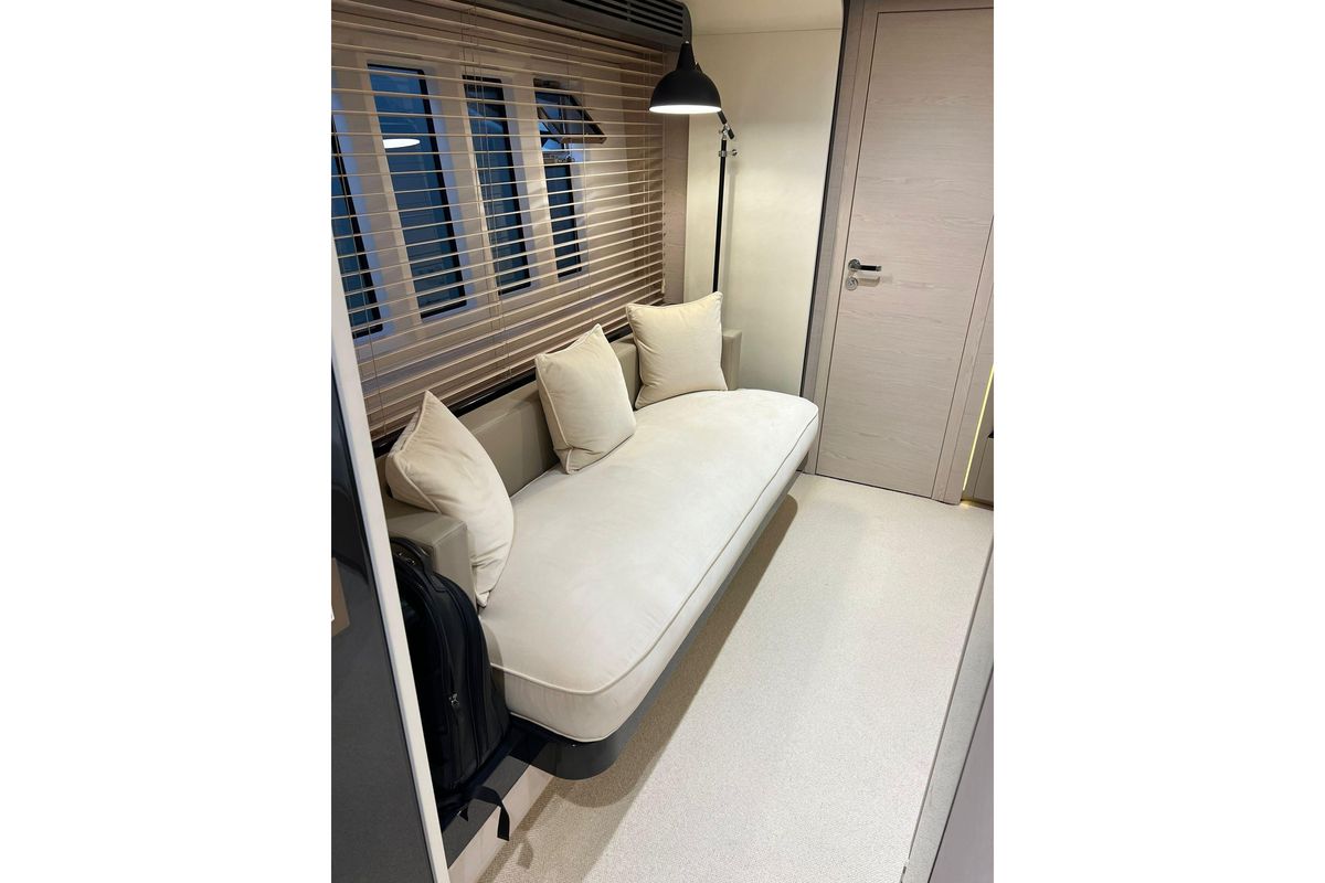 2015 Azimut 82 