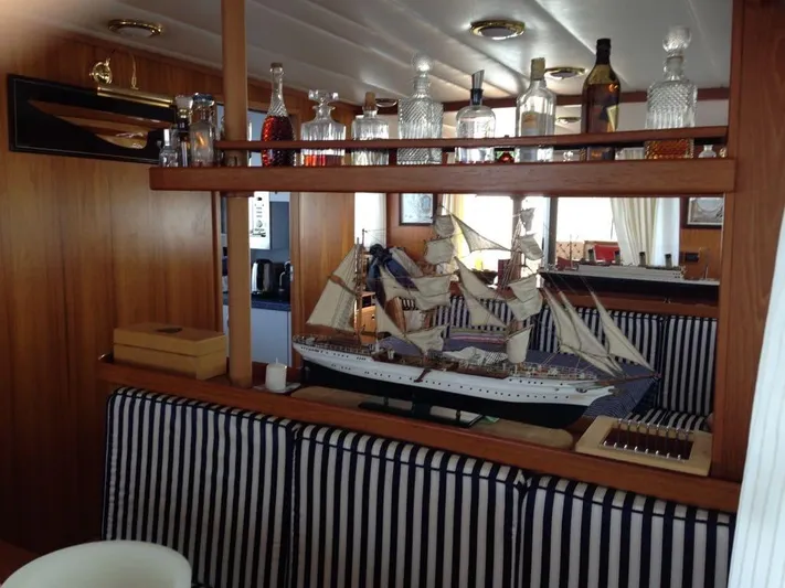  Yacht Photos Pics Interior of Cantieri Nord Est Navalmeccanica Navetta 2005 with model ship and bar setup.