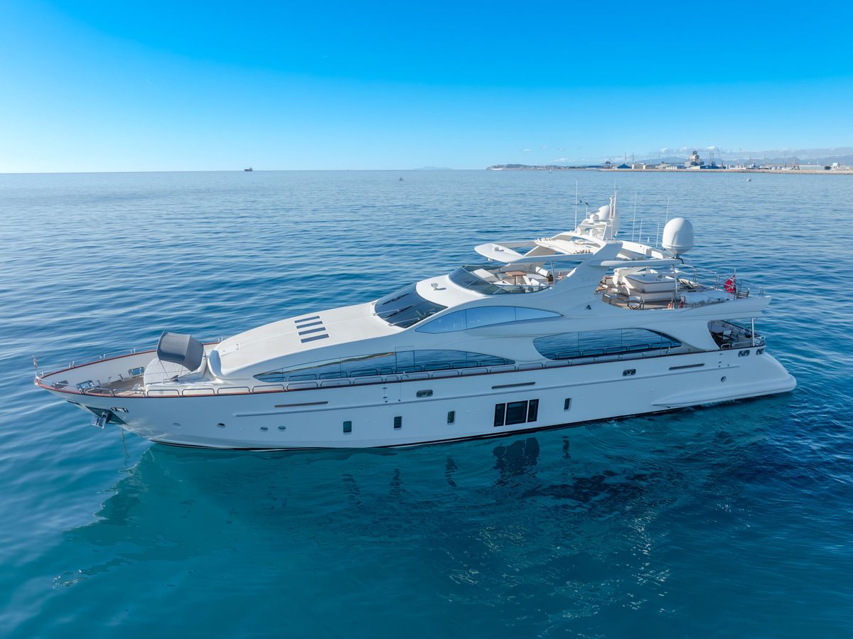 2013 Azimut 103 