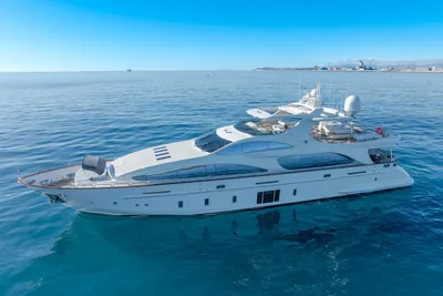 2013 Azimut 105