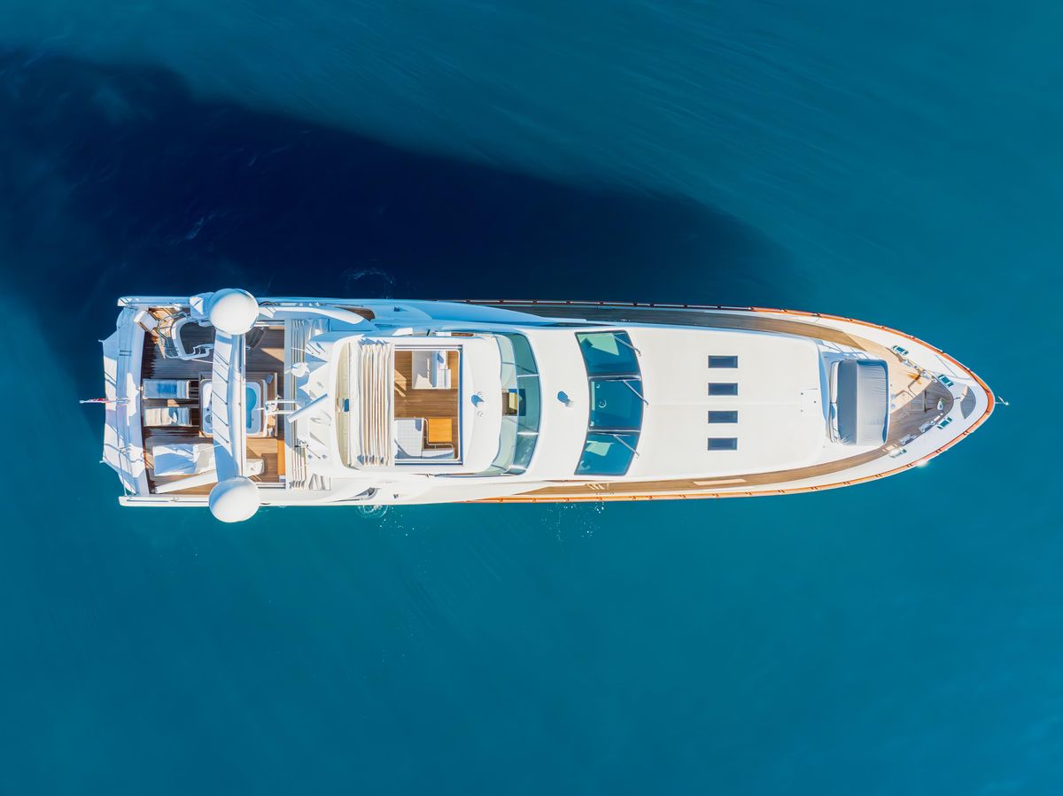 2013 Azimut 103 
