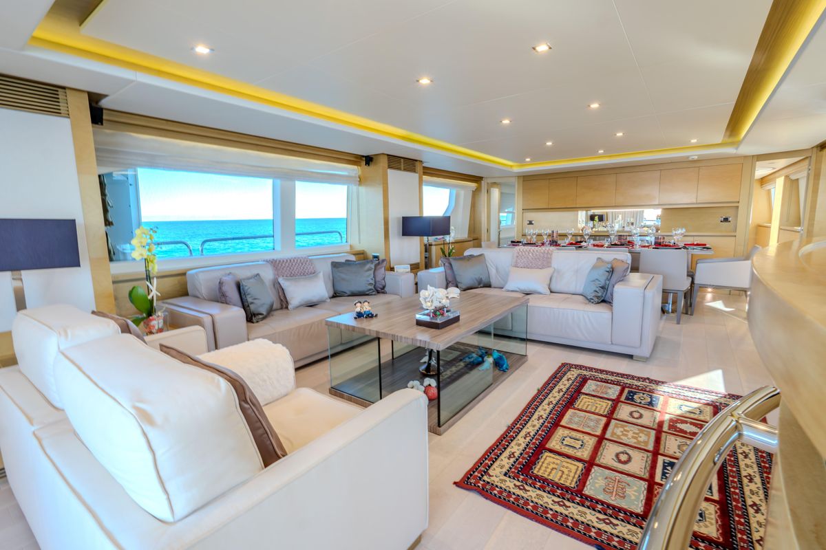 2013 Azimut 103 