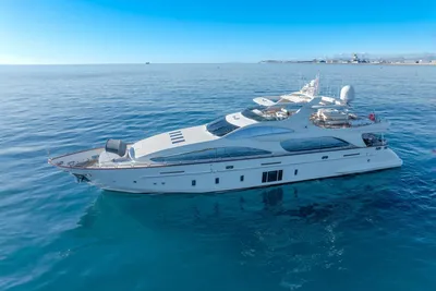 2013 Azimut 105