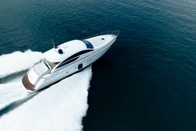 Pershing 64