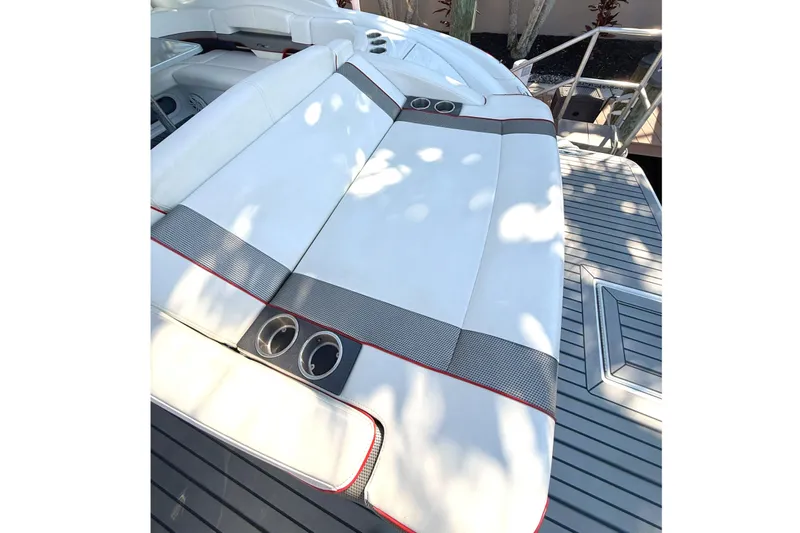  Yacht Photos Pics 2015 Formula 400 Super Sport boat with sleek white seating and modern design.