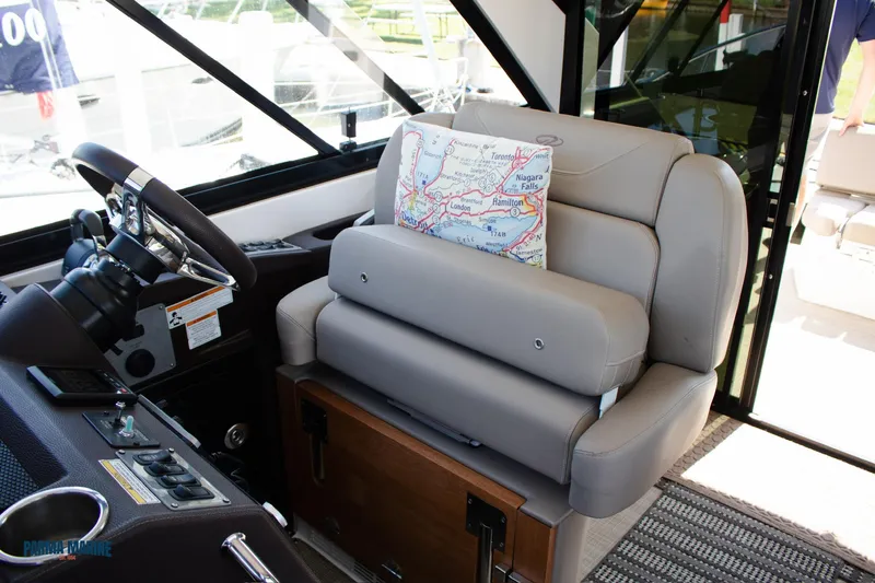 Knot On Call Yacht Photos Pics Side by Side Helm Seating