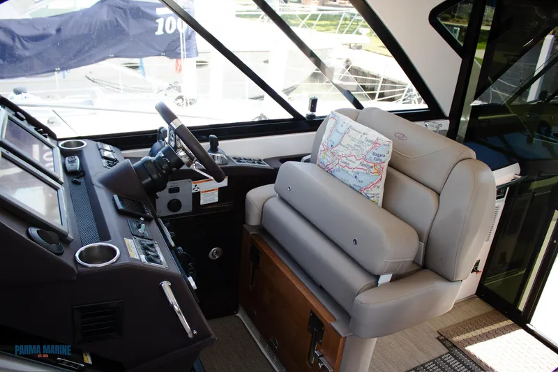 Knot On Call Yacht Photos Pics Helm Side View