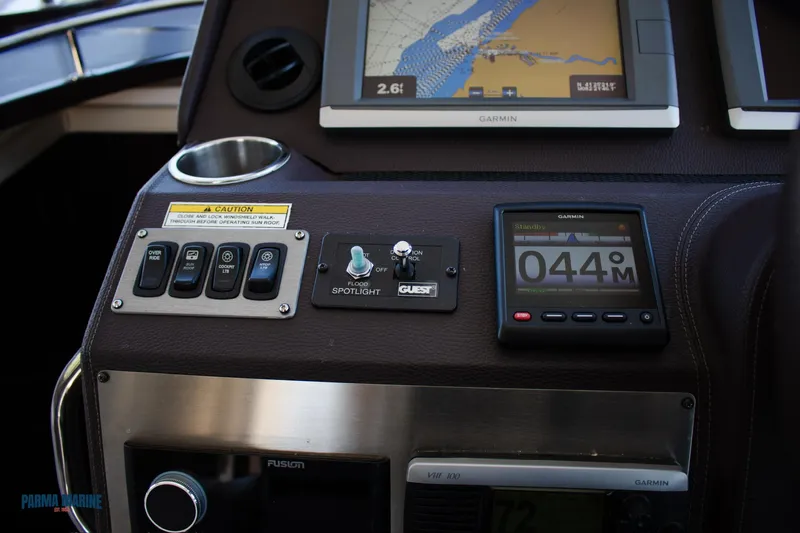 Knot On Call Yacht Photos Pics Autopilot Controls