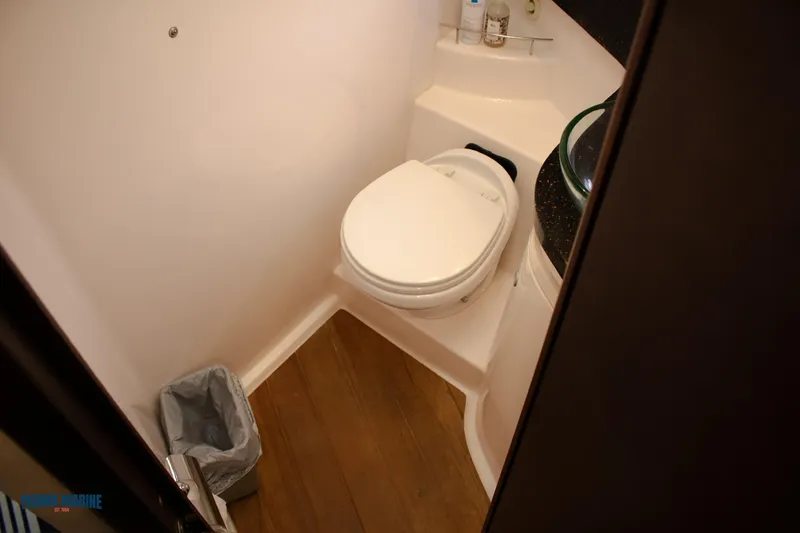 Knot On Call Yacht Photos Pics Forward Head