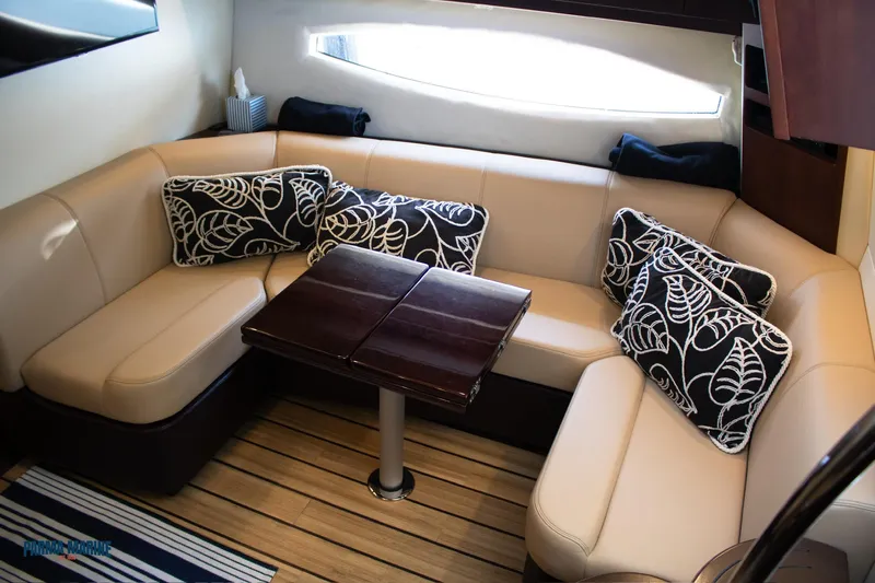 Knot On Call Yacht Photos Pics Sofa