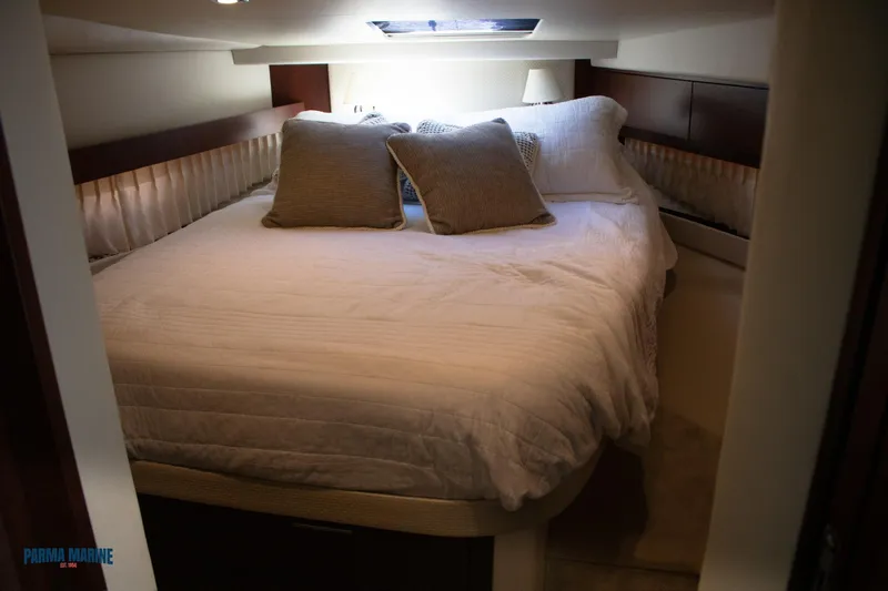 Knot On Call Yacht Photos Pics Forward Stateroom