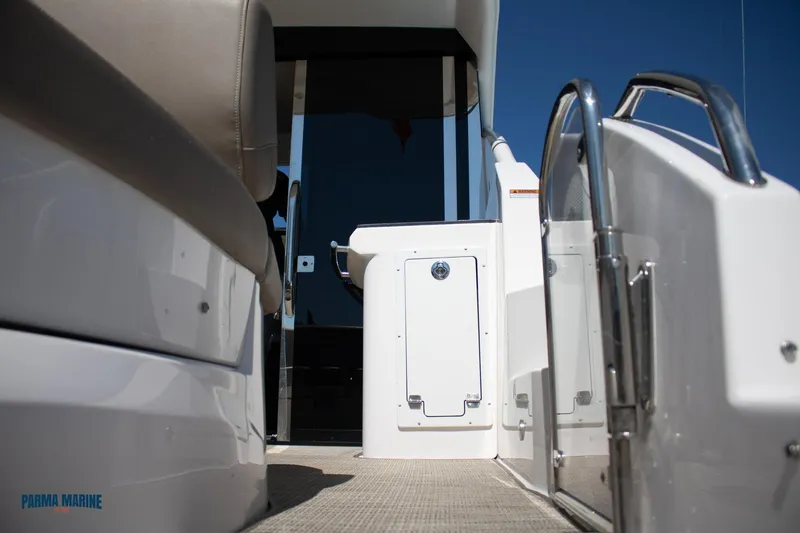 Knot On Call Yacht Photos Pics Starboard Transom Walkthrough