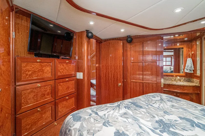 Freedom Yacht Photos Pics Luxurious 2002 McKinna 57 Pilothouse yacht bedroom with wood cabinetry and modern amenities.