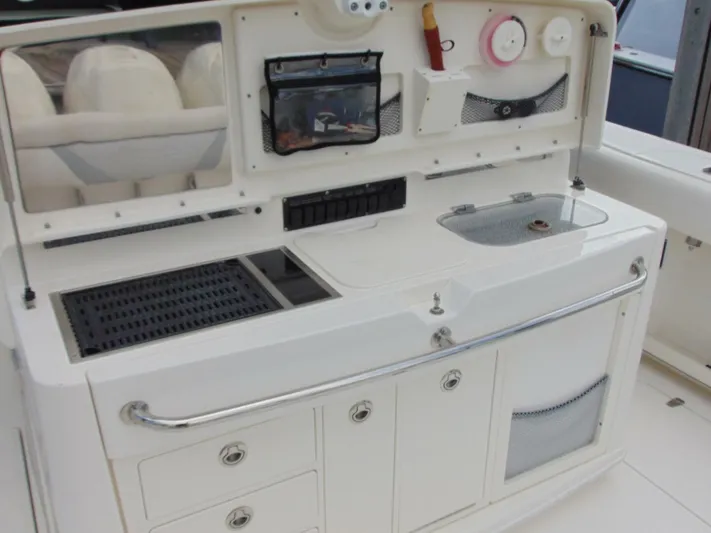 Reel Time Yacht Photos Pics Boston Whaler 370 Outrage 2013 boat interior with storage and sink.