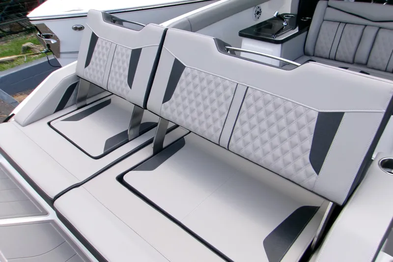  Yacht Photos Pics Luxury seating on 2026 Monterey Elite 30 OB boat, featuring modern design and premium materials.