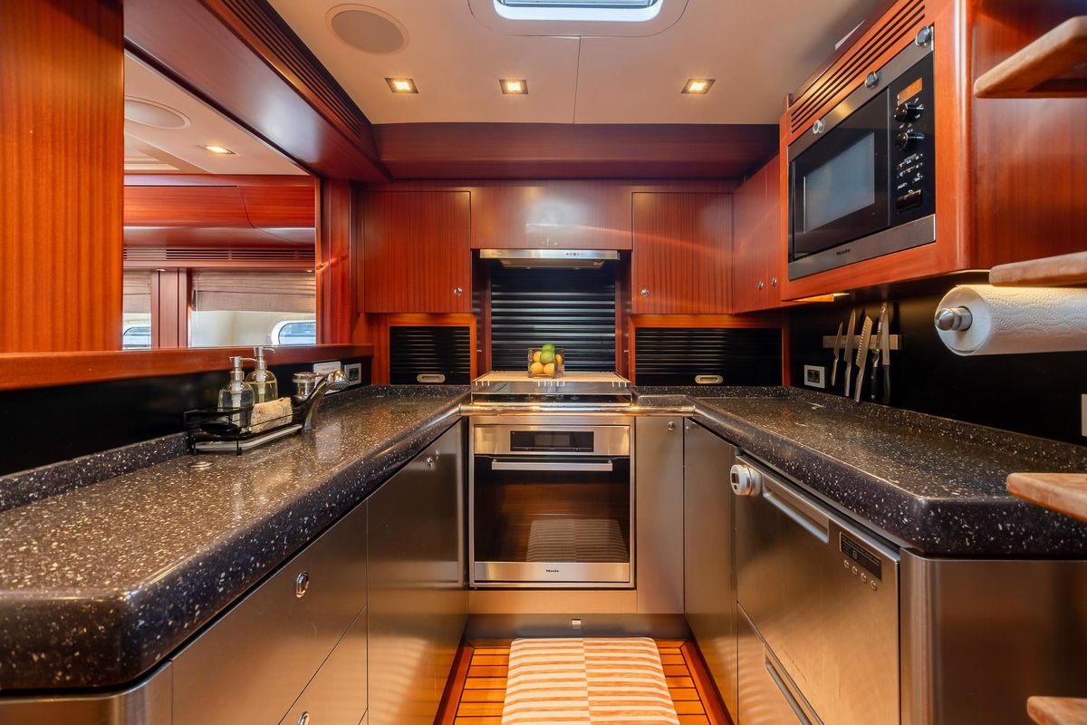 2011 Alia Yachts 82 